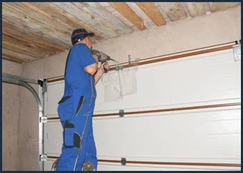 Garage Doors Store Repairs Brookhaven, PA 610-783-3617 - cont-gdr-door-repair-08m